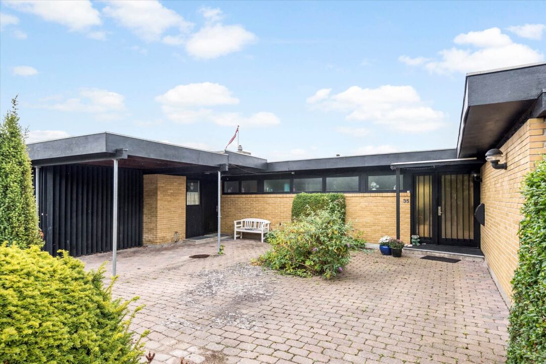 Graf med nøgletal og udvikling for 2670 Greve