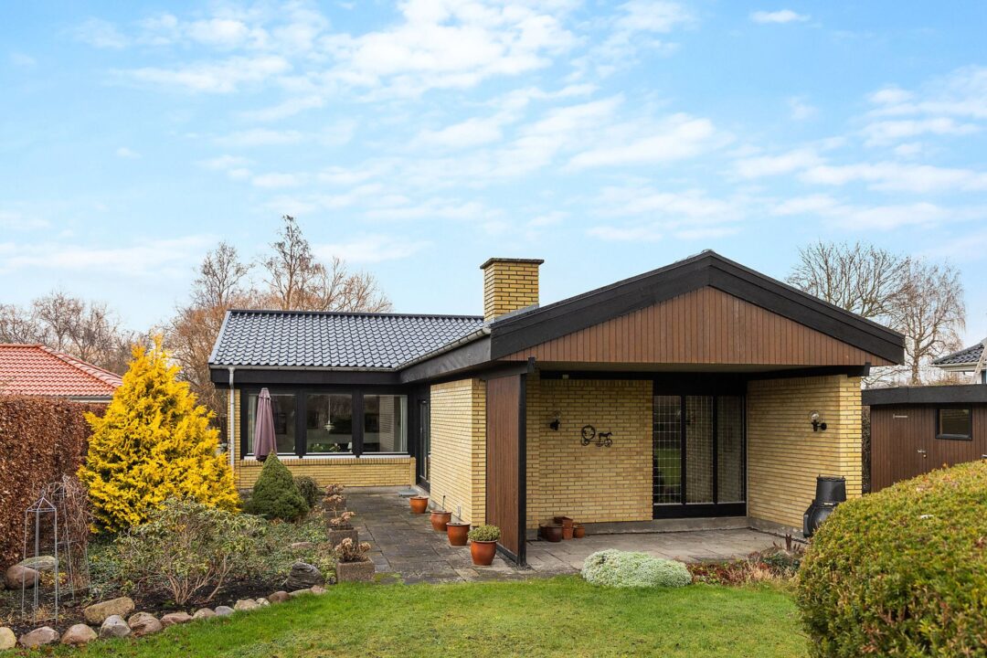 Graf med nøgletal og udvikling for Solrød Strand 2680