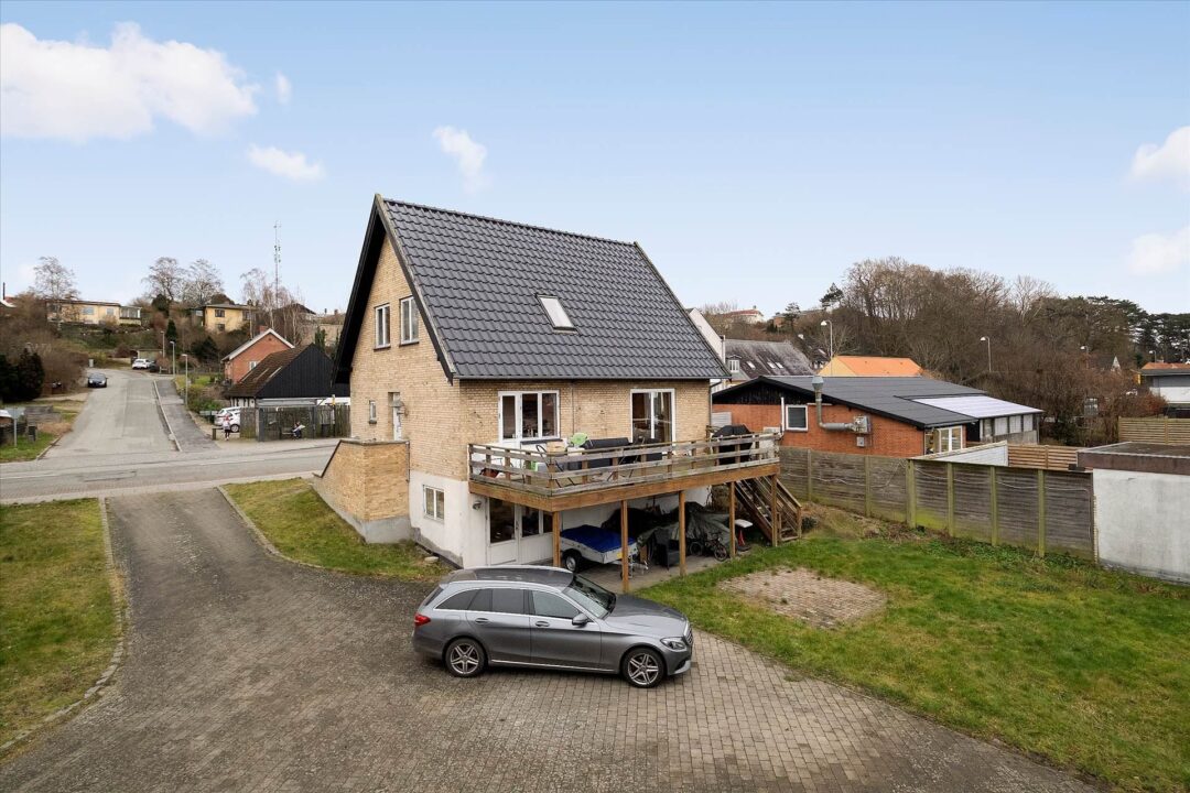 Graf med nøgletal og udvikling for Frederiksværk 3300