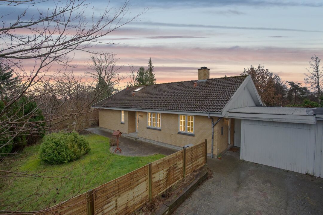 Graf med nøgletal og udvikling for 3390 Hundested