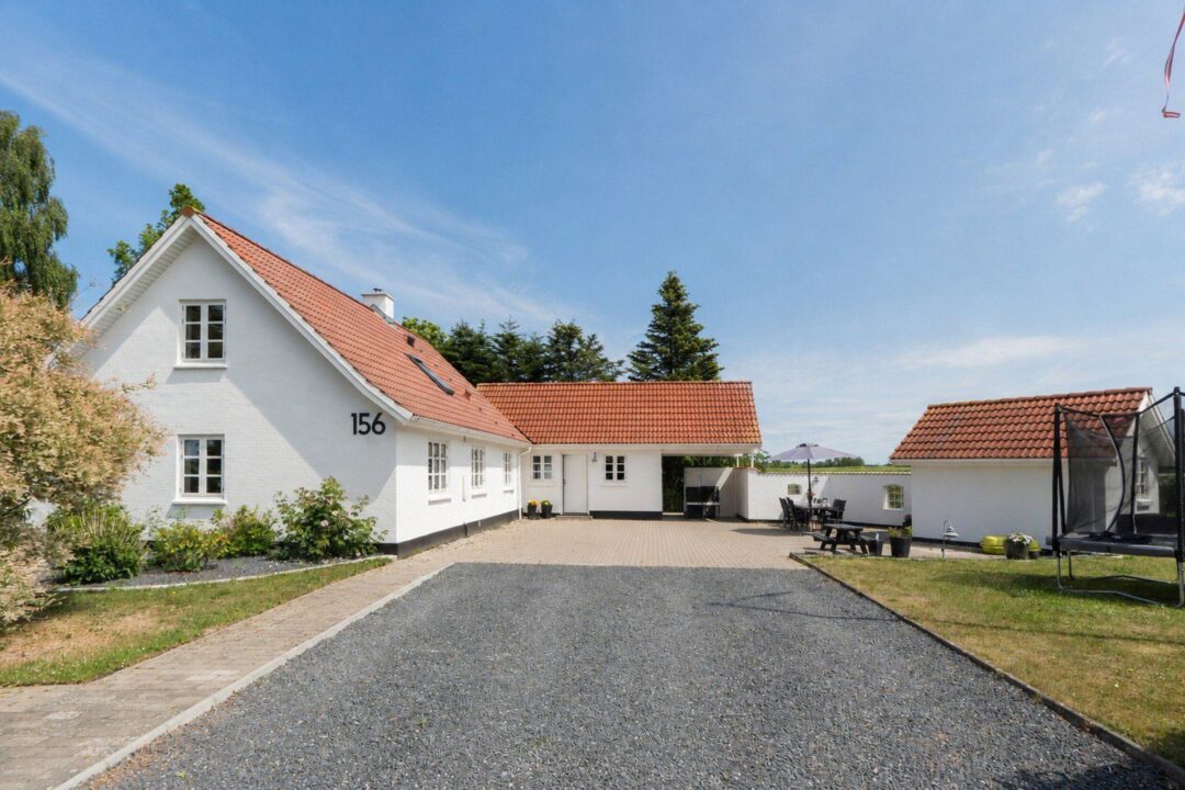 Graf med nøgletal og udvikling for 4350 Holbæk Kommune
