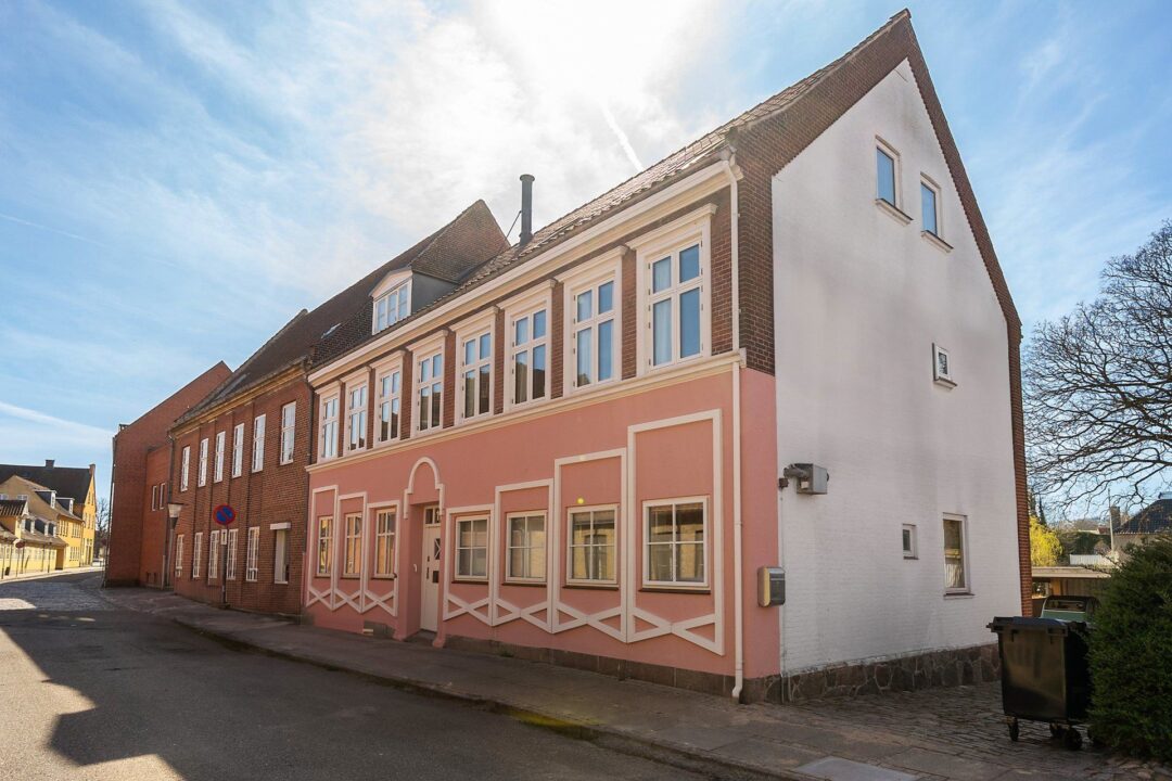 Graf med nøgletal og udvikling for Maribo 4930